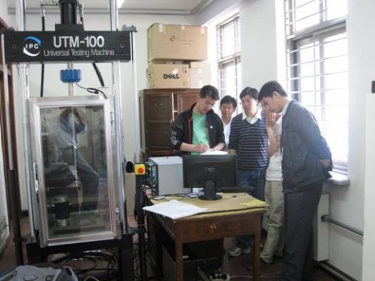 大連理工大學UTM-100安裝調試成功